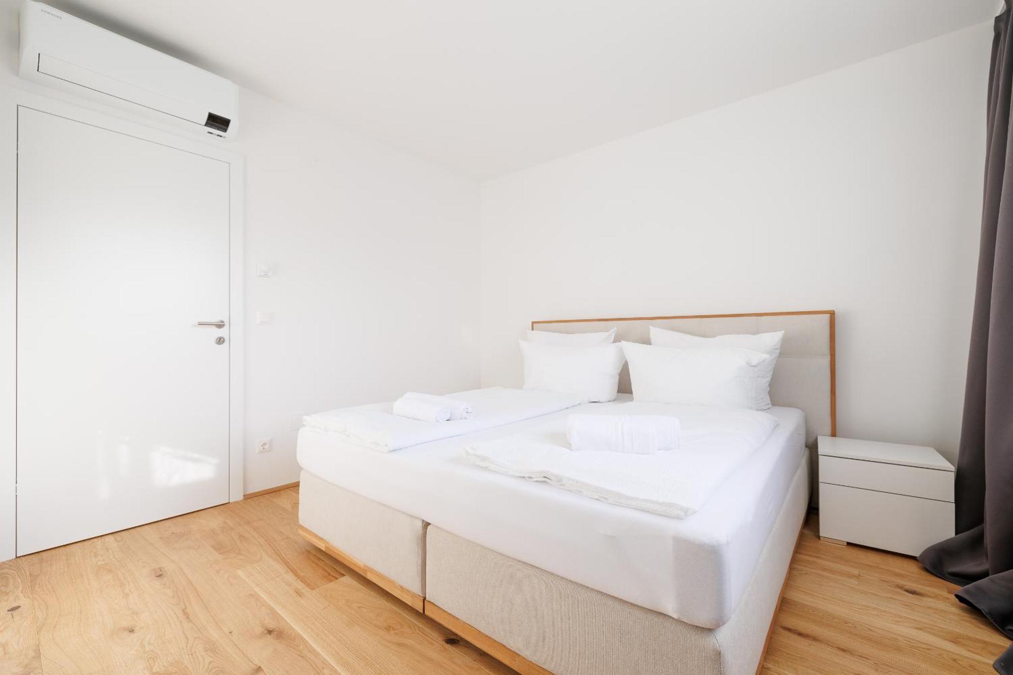 Symphony Apartments 42 - Modern Loft With Terrace And Grill In Central Location Виена Екстериор снимка