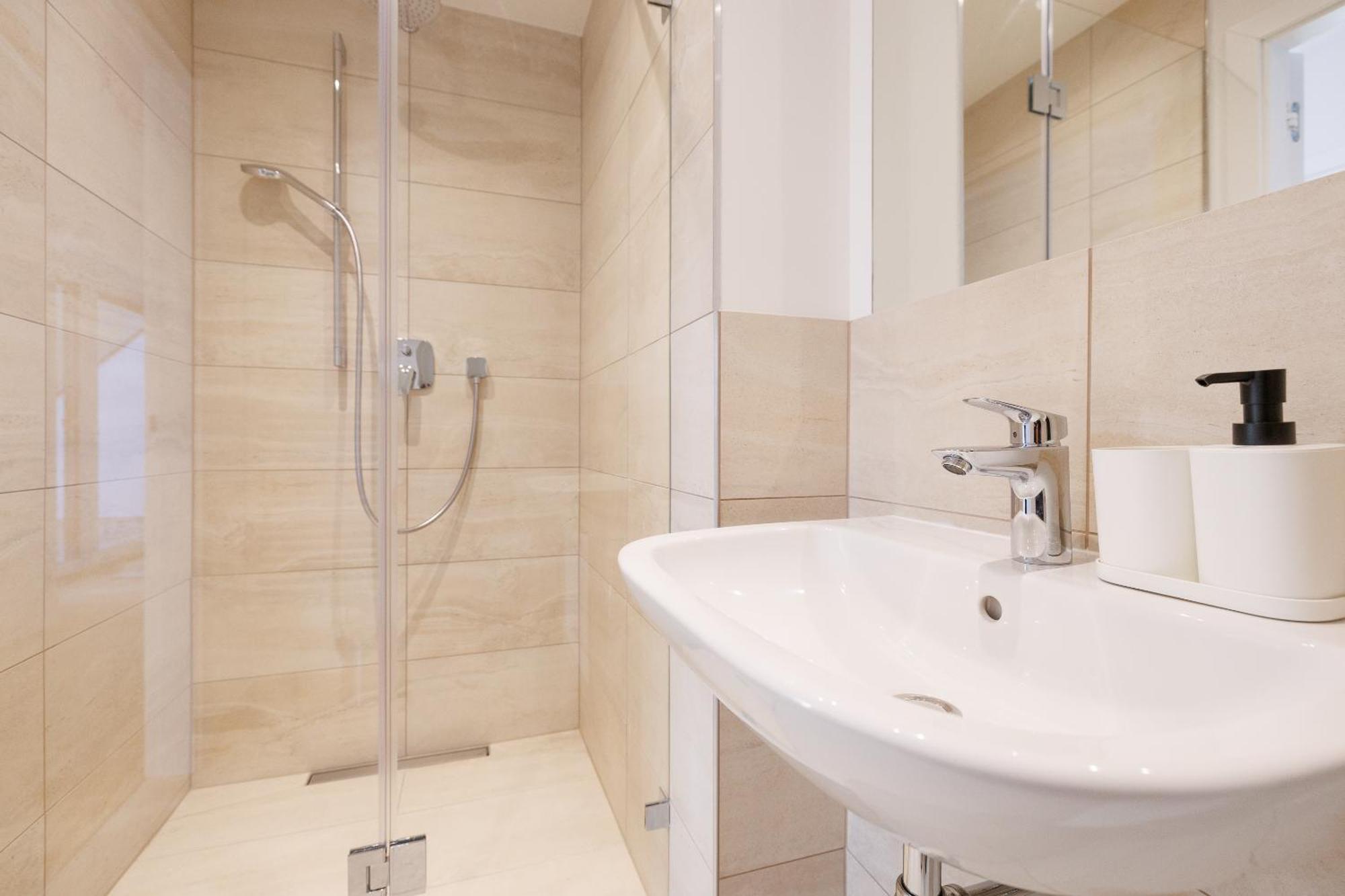 Symphony Apartments 42 - Modern Loft With Terrace And Grill In Central Location Виена Екстериор снимка